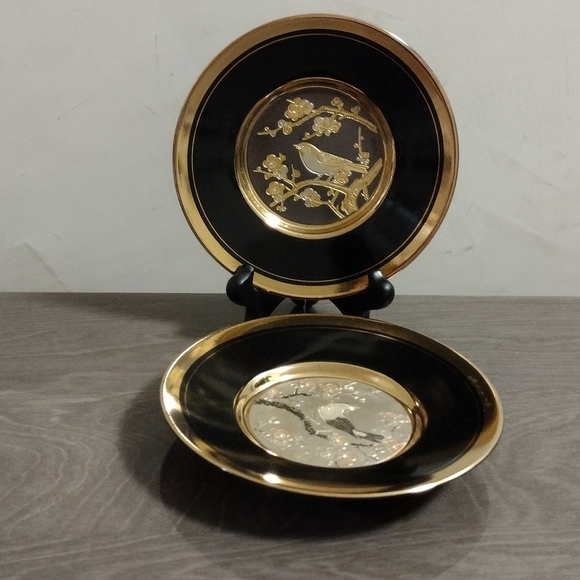 Set of 2 Japan Elegant Black and Gold Decorative Plates "The Art of Chokin" - Picture 8 of 9